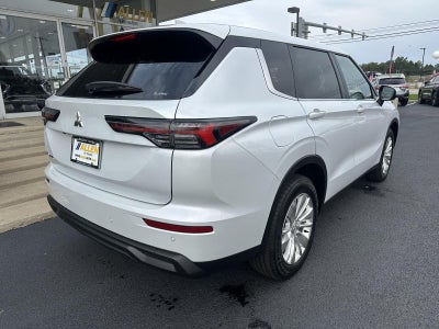 2026 Mitsubishi Outlander ES