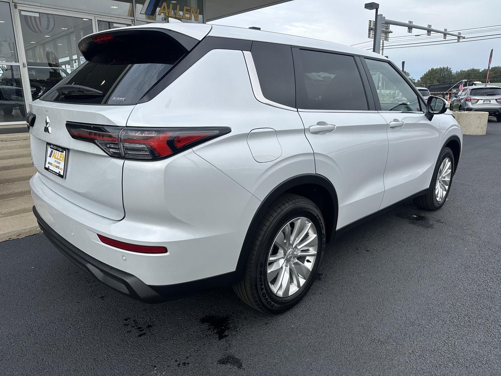 2026 Mitsubishi Outlander ES