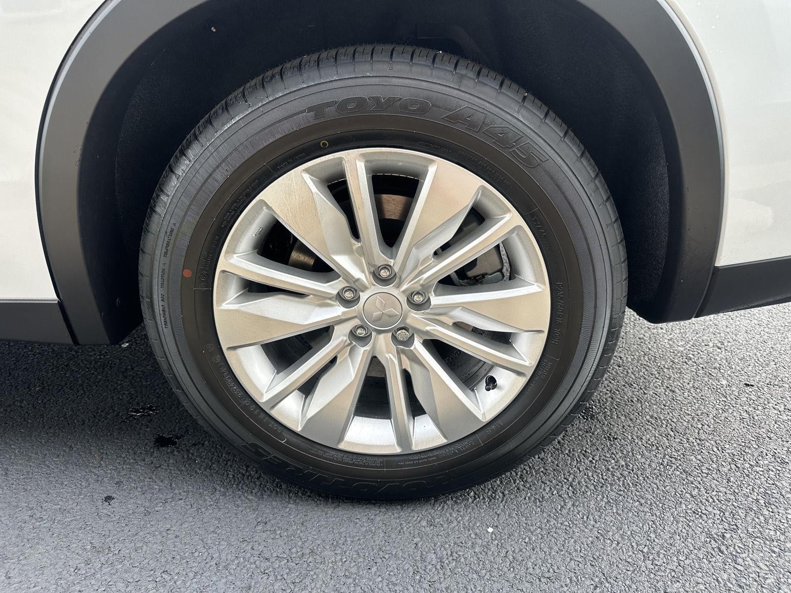 2026 Mitsubishi Outlander ES