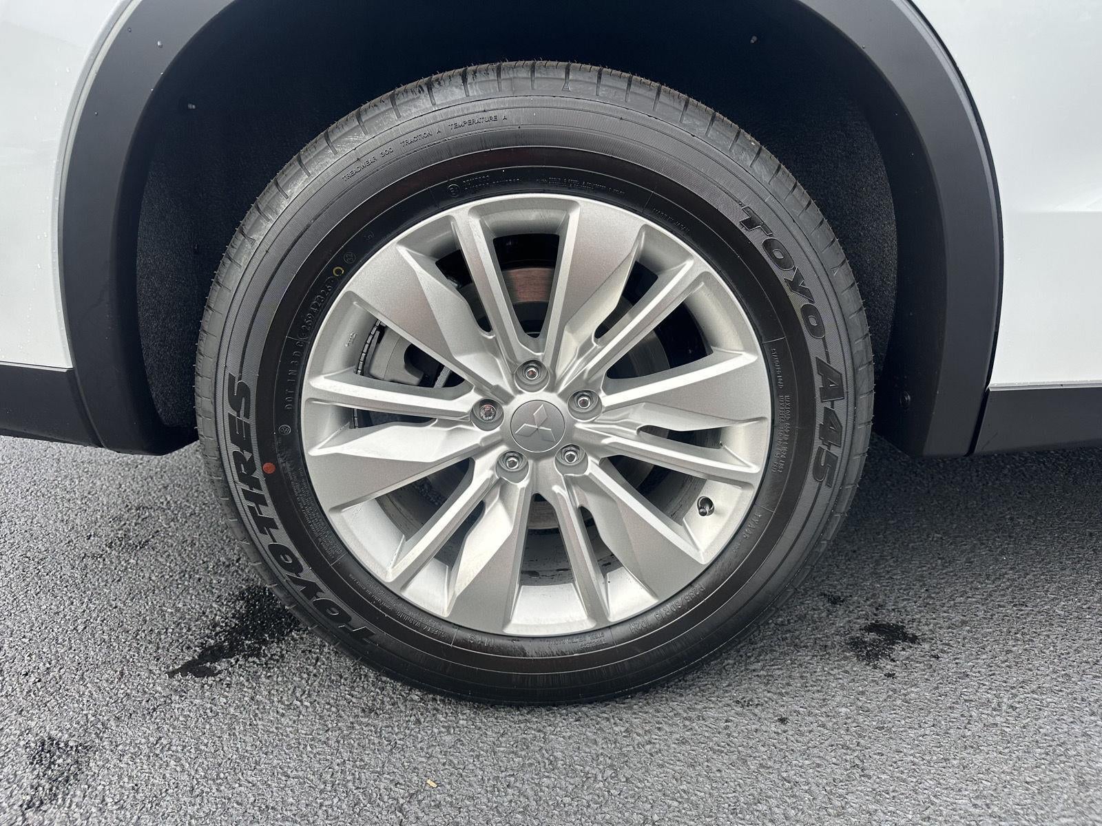 2026 Mitsubishi Outlander ES