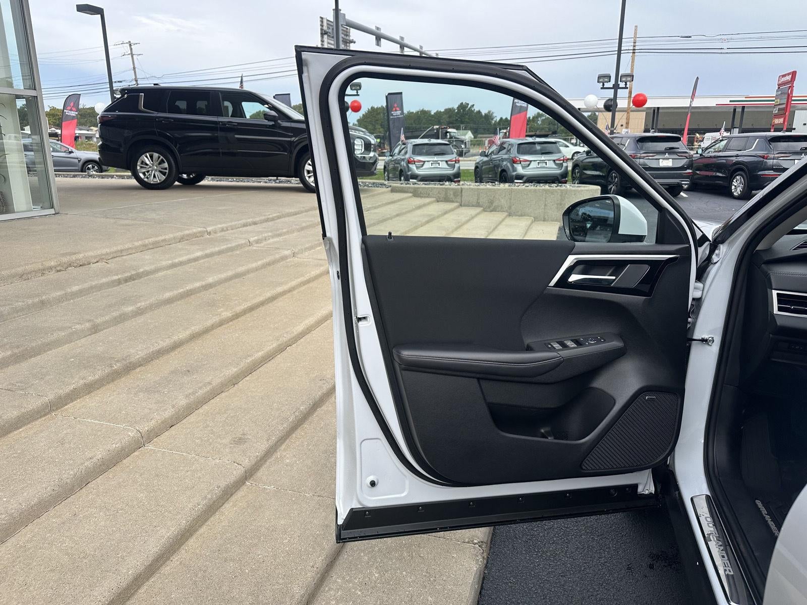 2026 Mitsubishi Outlander ES