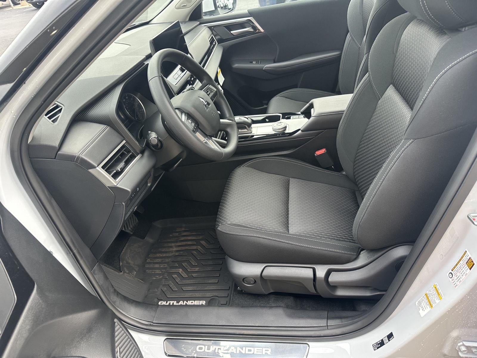 2026 Mitsubishi Outlander ES