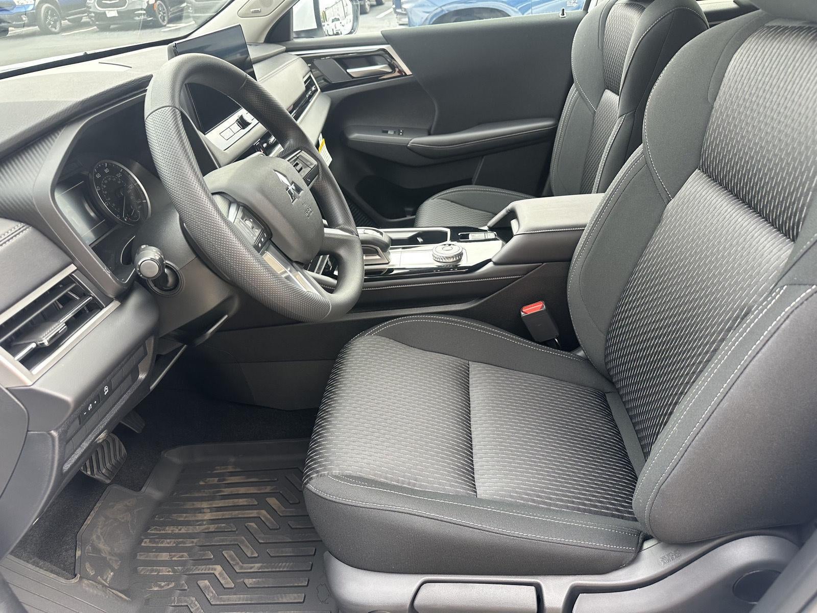 2026 Mitsubishi Outlander ES