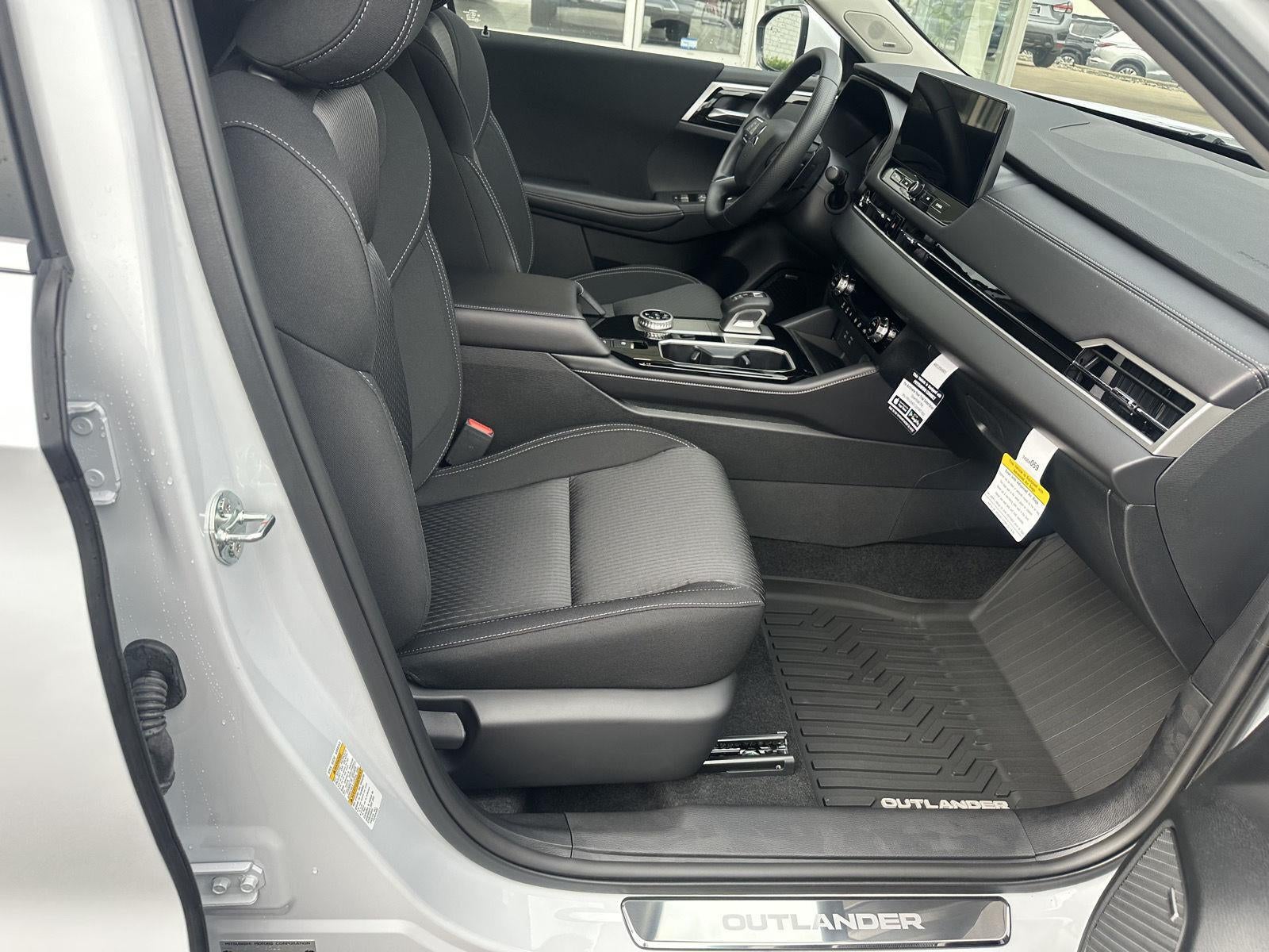 2026 Mitsubishi Outlander ES