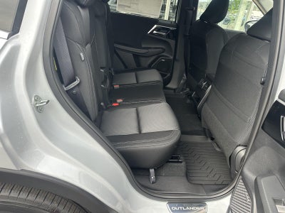 2026 Mitsubishi Outlander ES