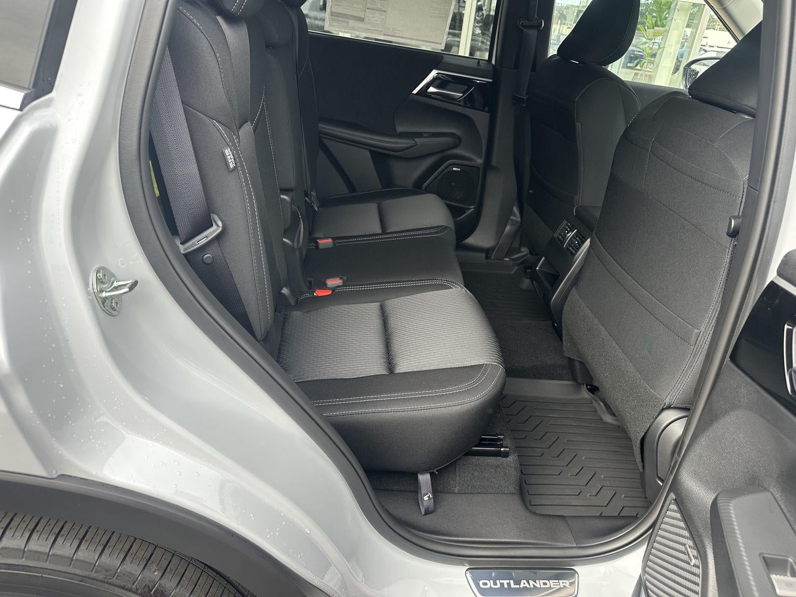 2026 Mitsubishi Outlander ES