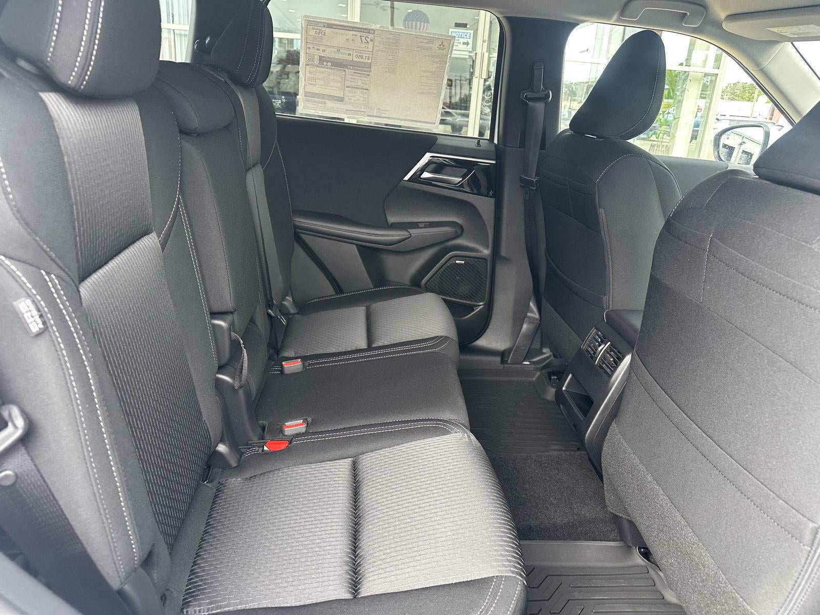 2026 Mitsubishi Outlander ES