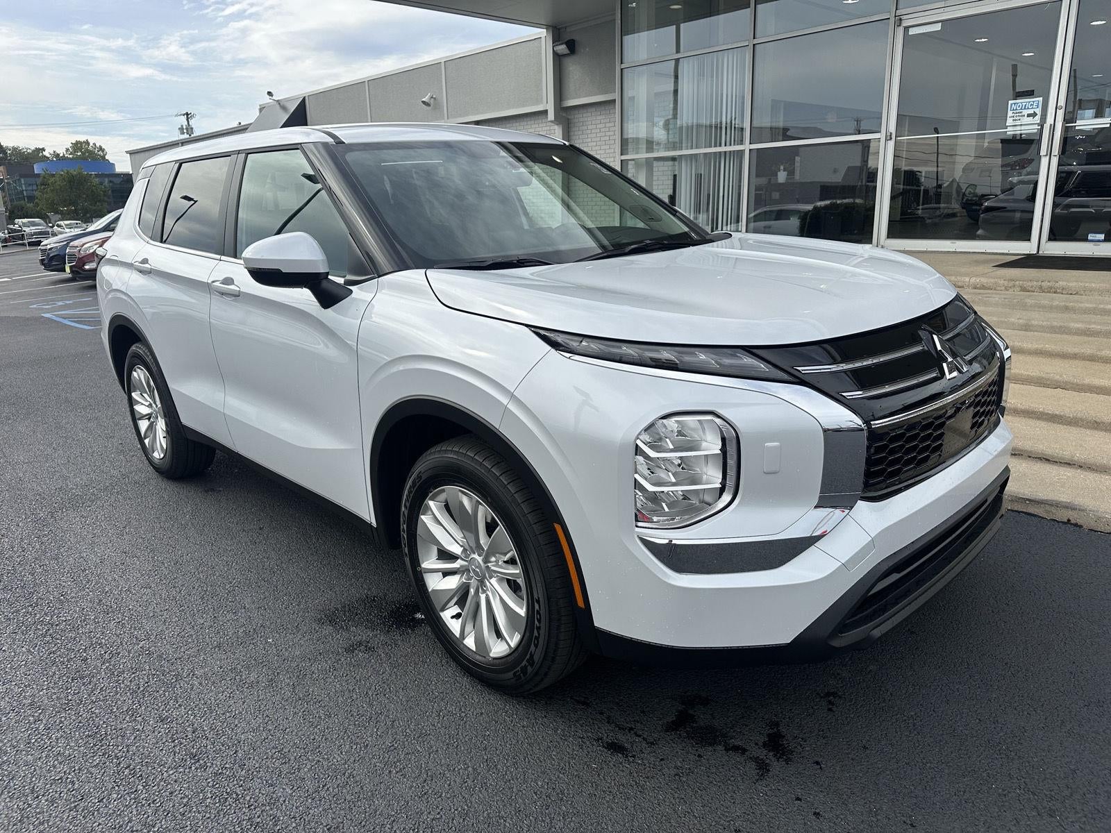 2026 Mitsubishi Outlander ES