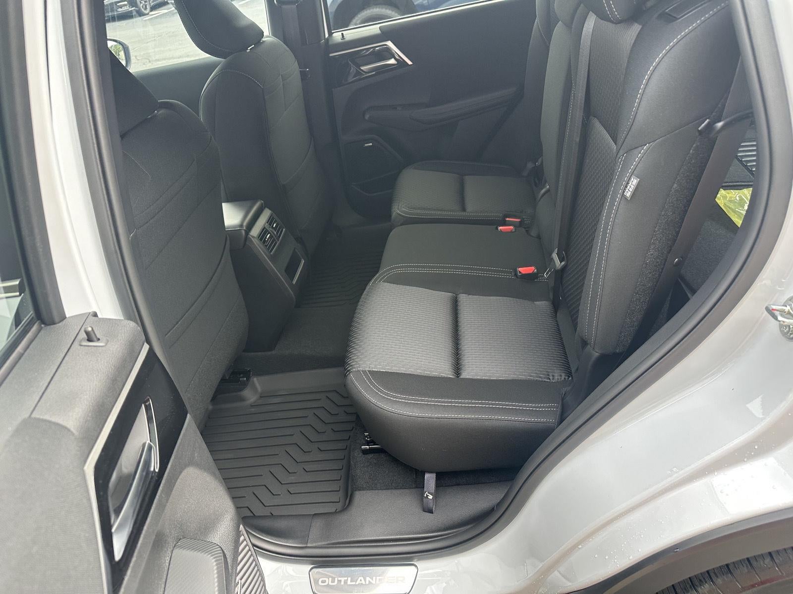 2026 Mitsubishi Outlander ES