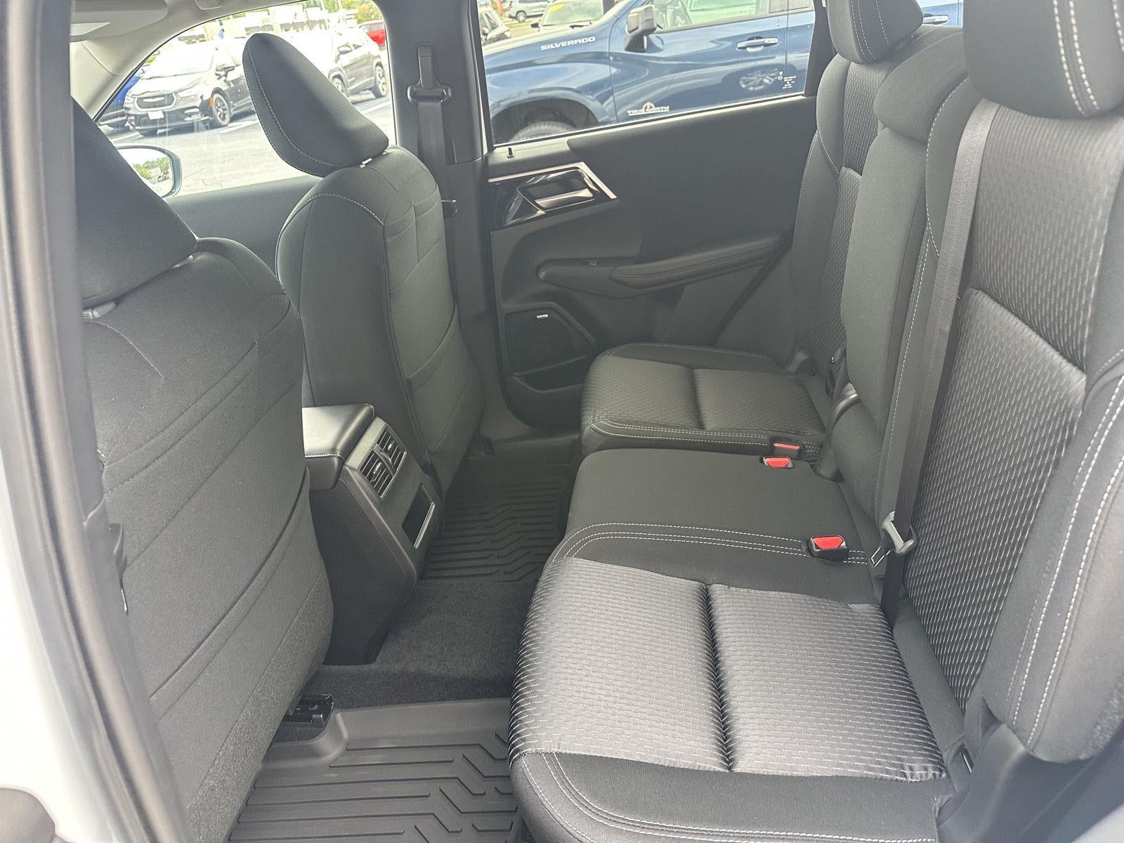 2026 Mitsubishi Outlander ES