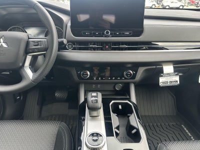 2026 Mitsubishi Outlander ES