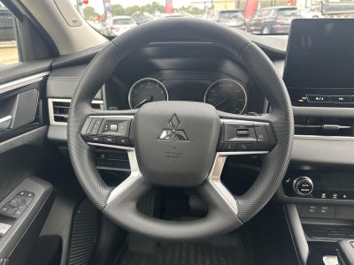 2026 Mitsubishi Outlander ES