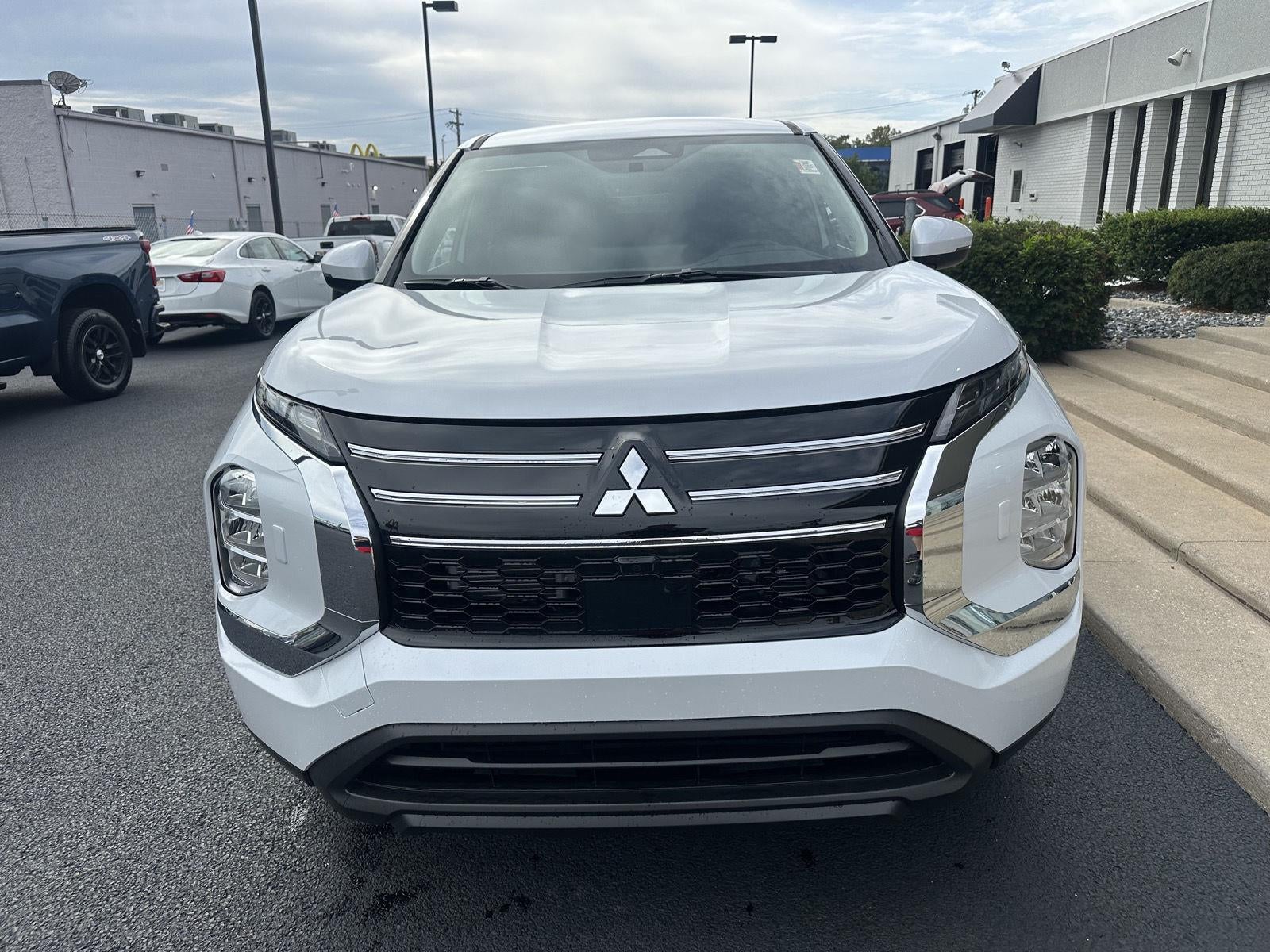 2026 Mitsubishi Outlander ES