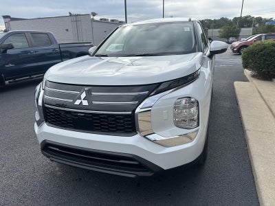2026 Mitsubishi Outlander ES