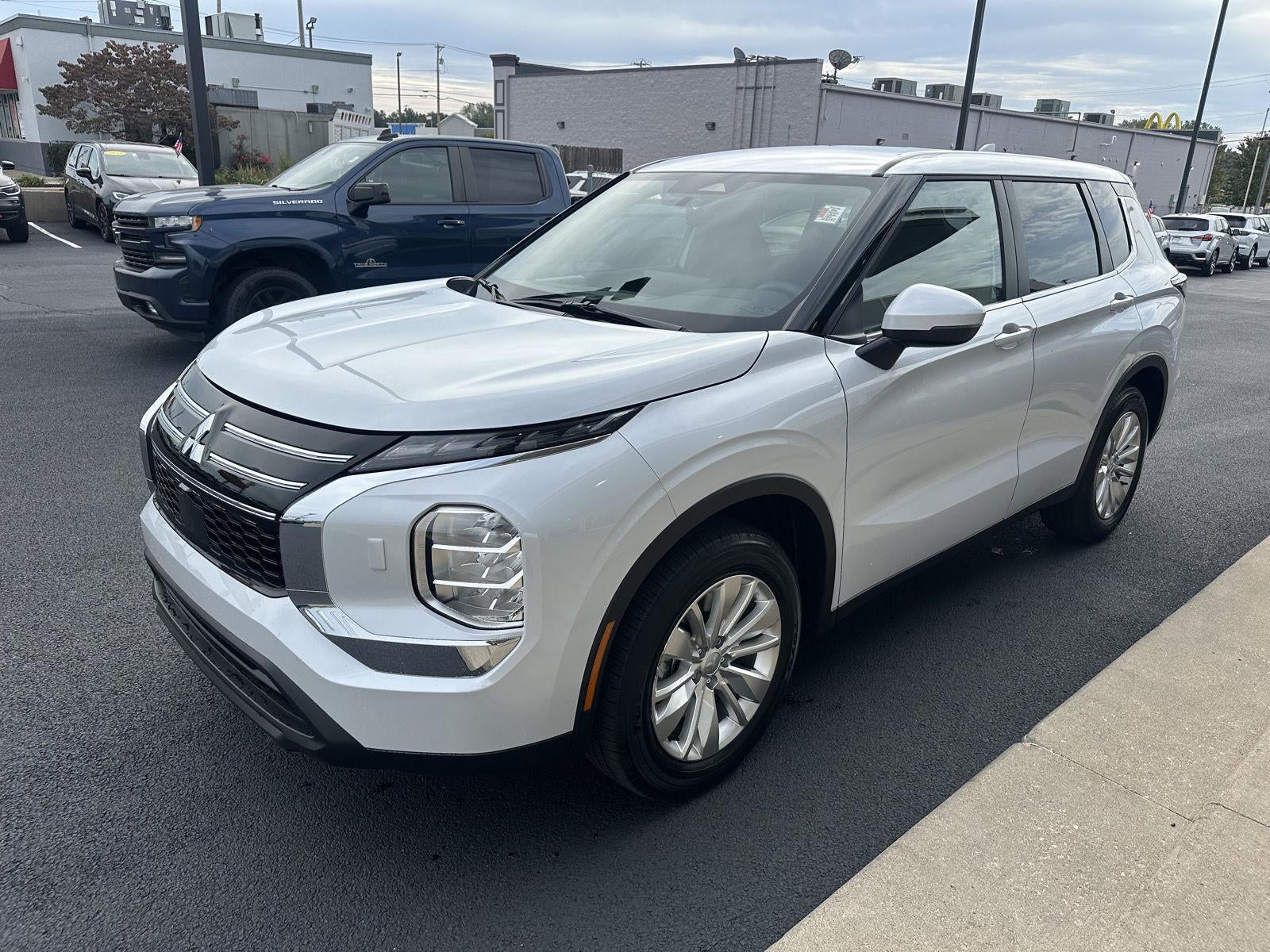 2026 Mitsubishi Outlander ES