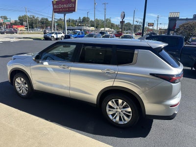 2026 Mitsubishi Outlander ES