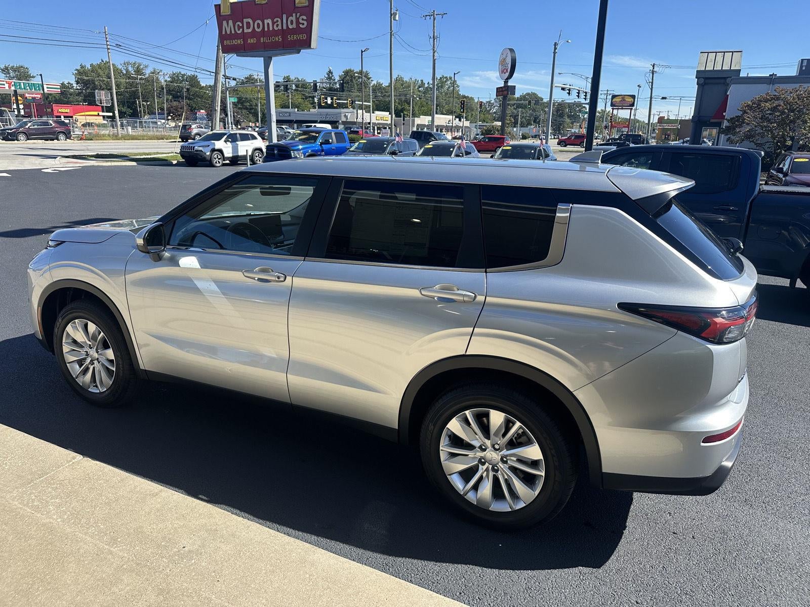 2026 Mitsubishi Outlander ES