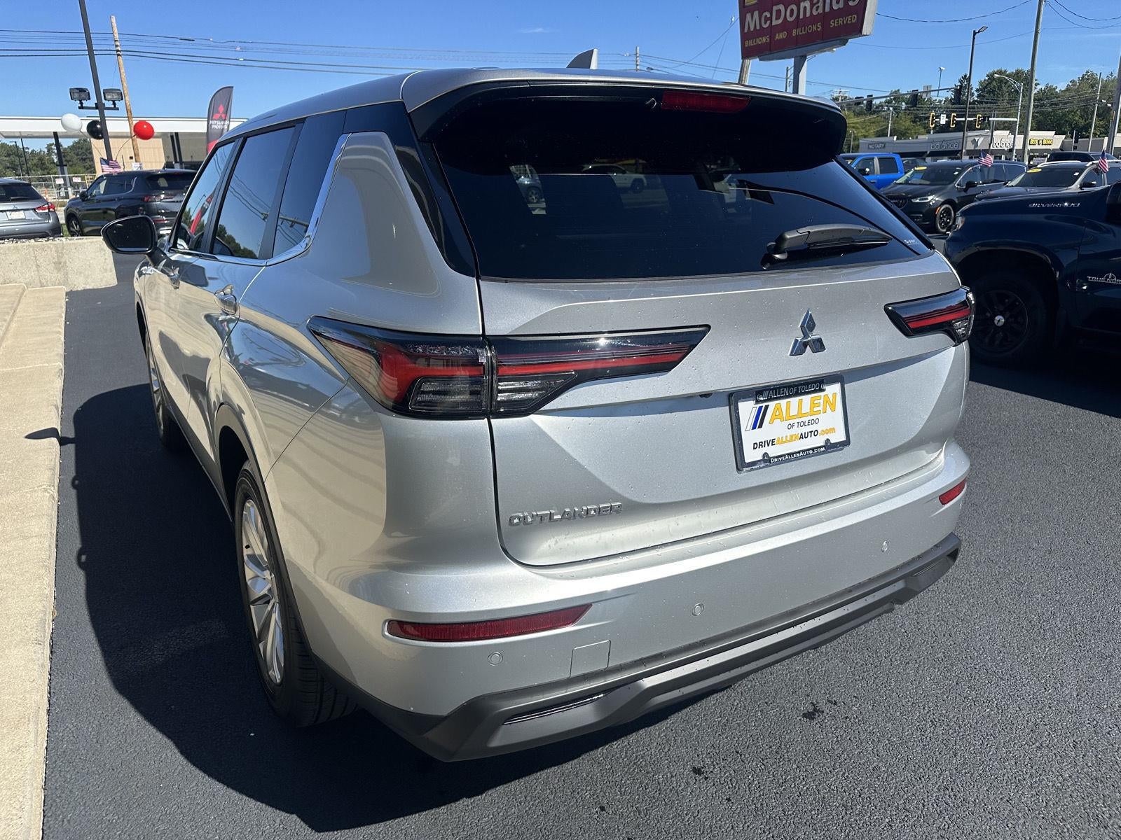 2026 Mitsubishi Outlander ES