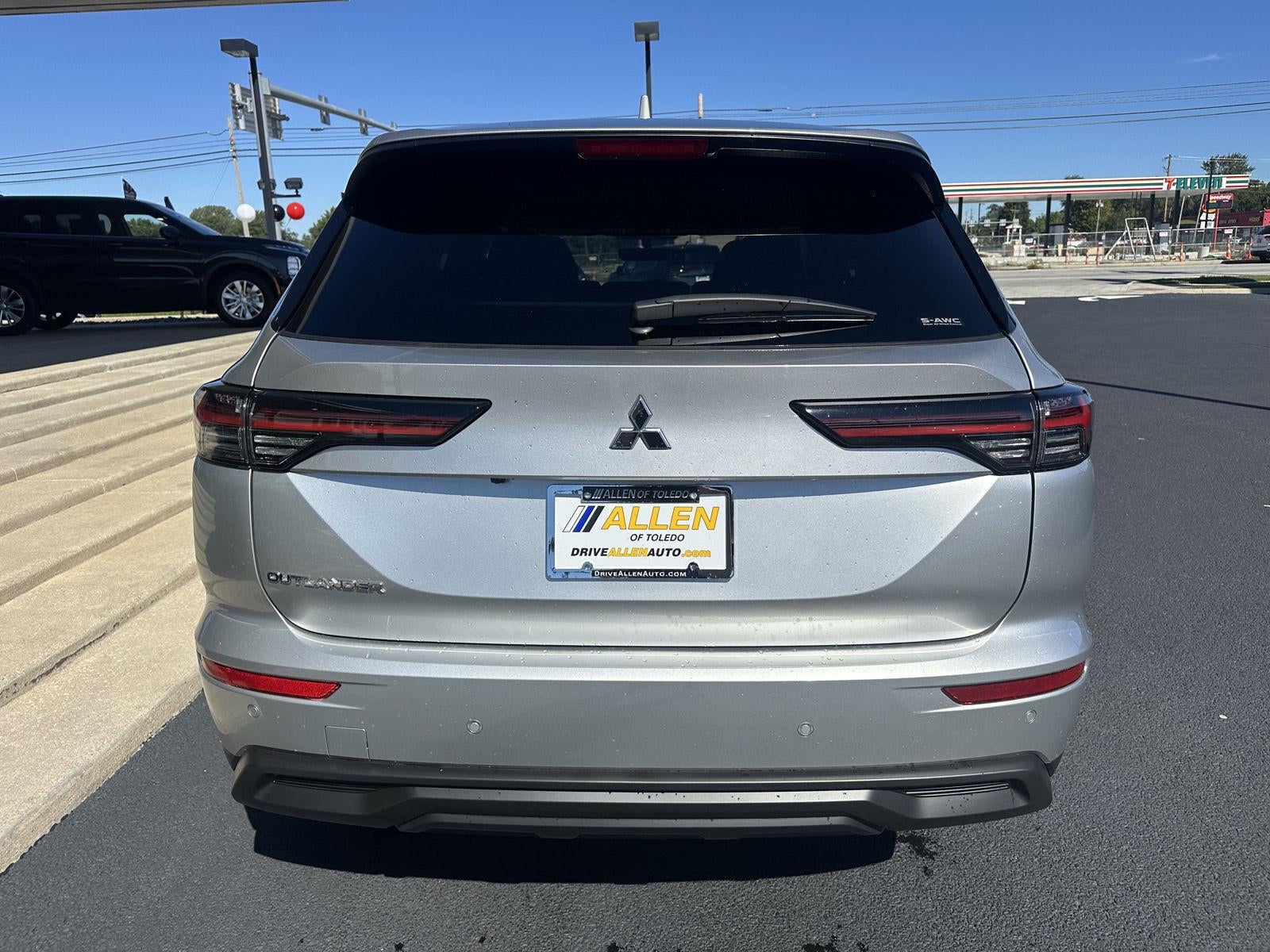 2026 Mitsubishi Outlander ES