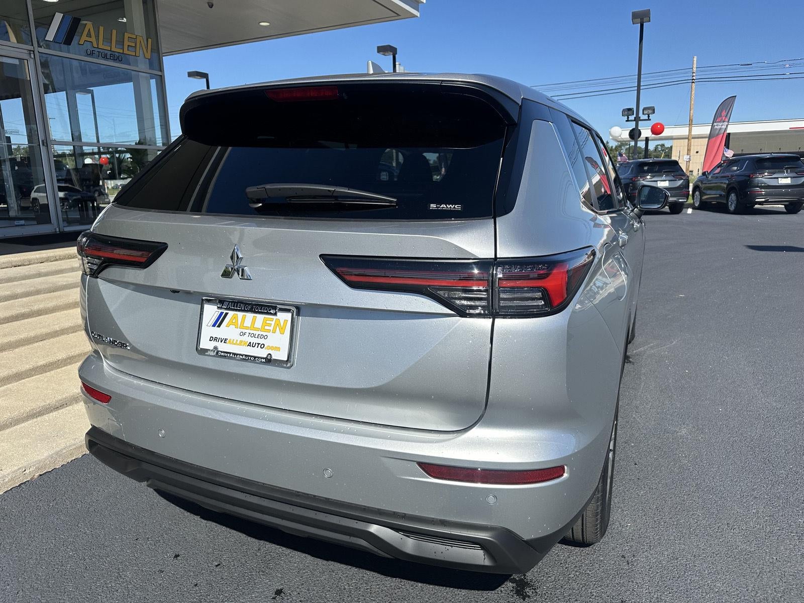 2026 Mitsubishi Outlander ES