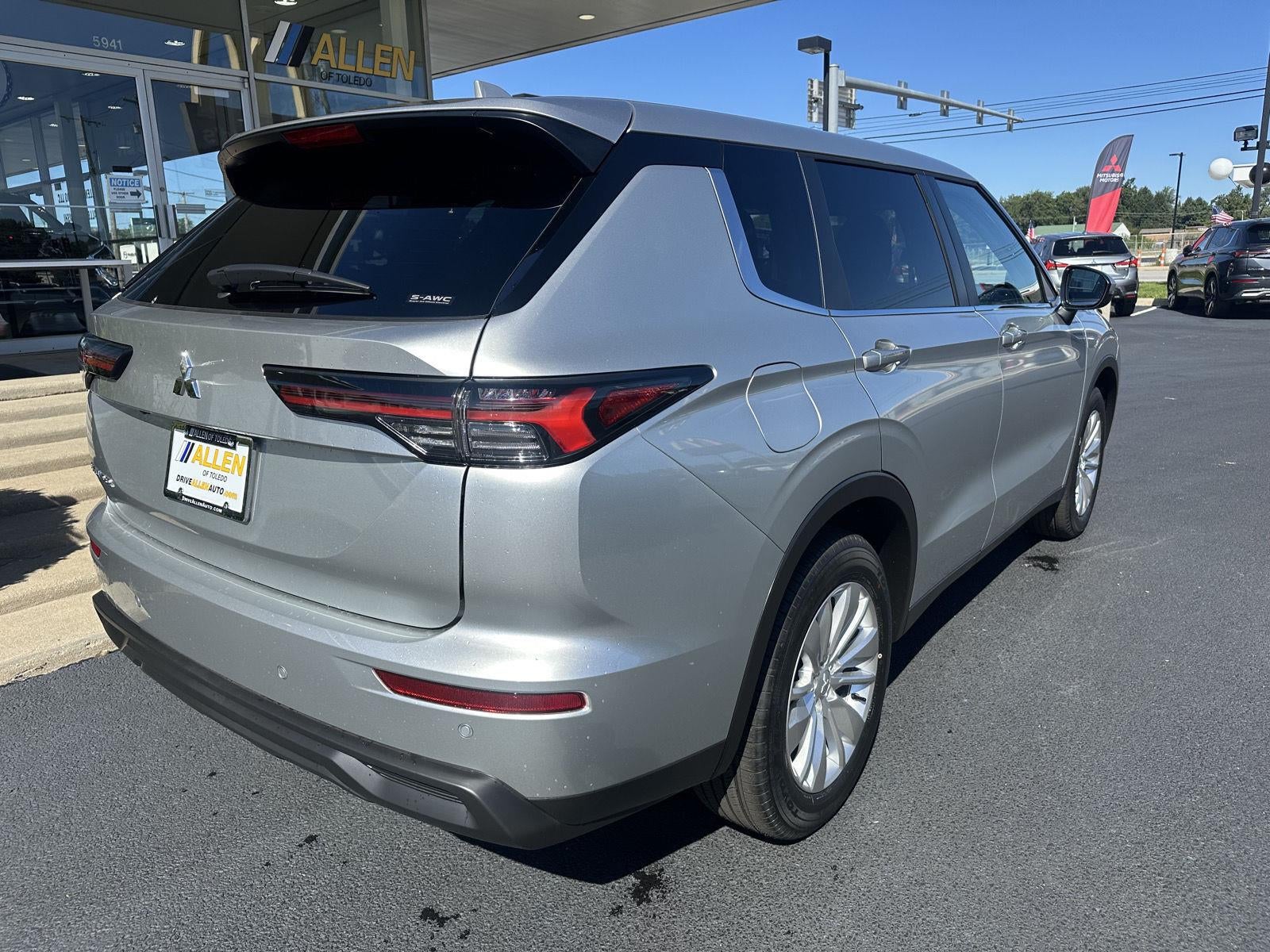 2026 Mitsubishi Outlander ES