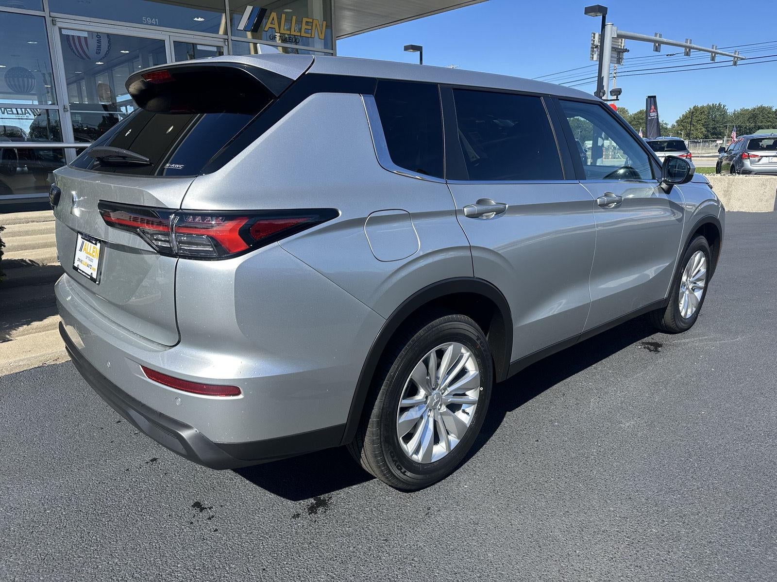2026 Mitsubishi Outlander ES