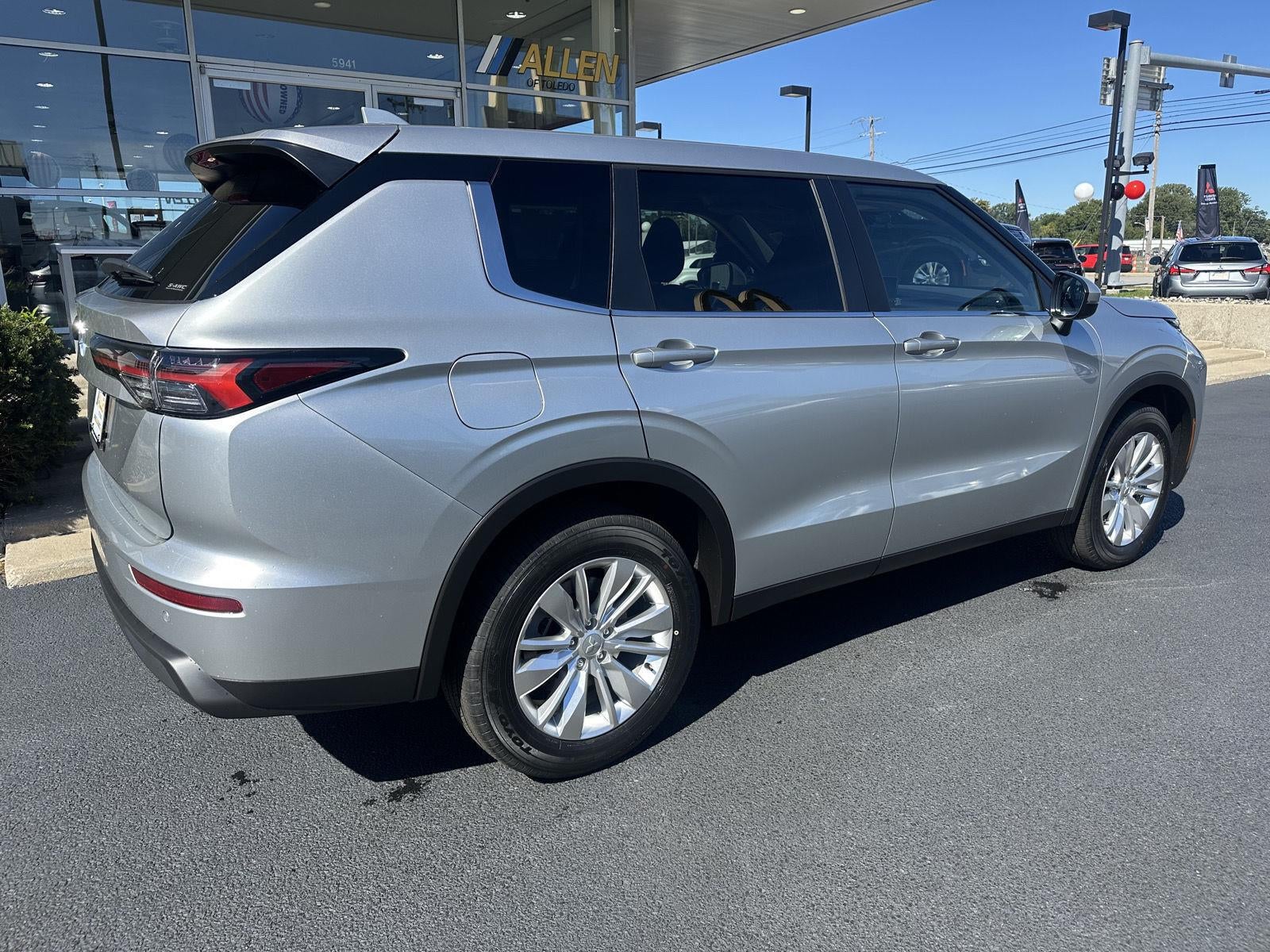 2026 Mitsubishi Outlander ES