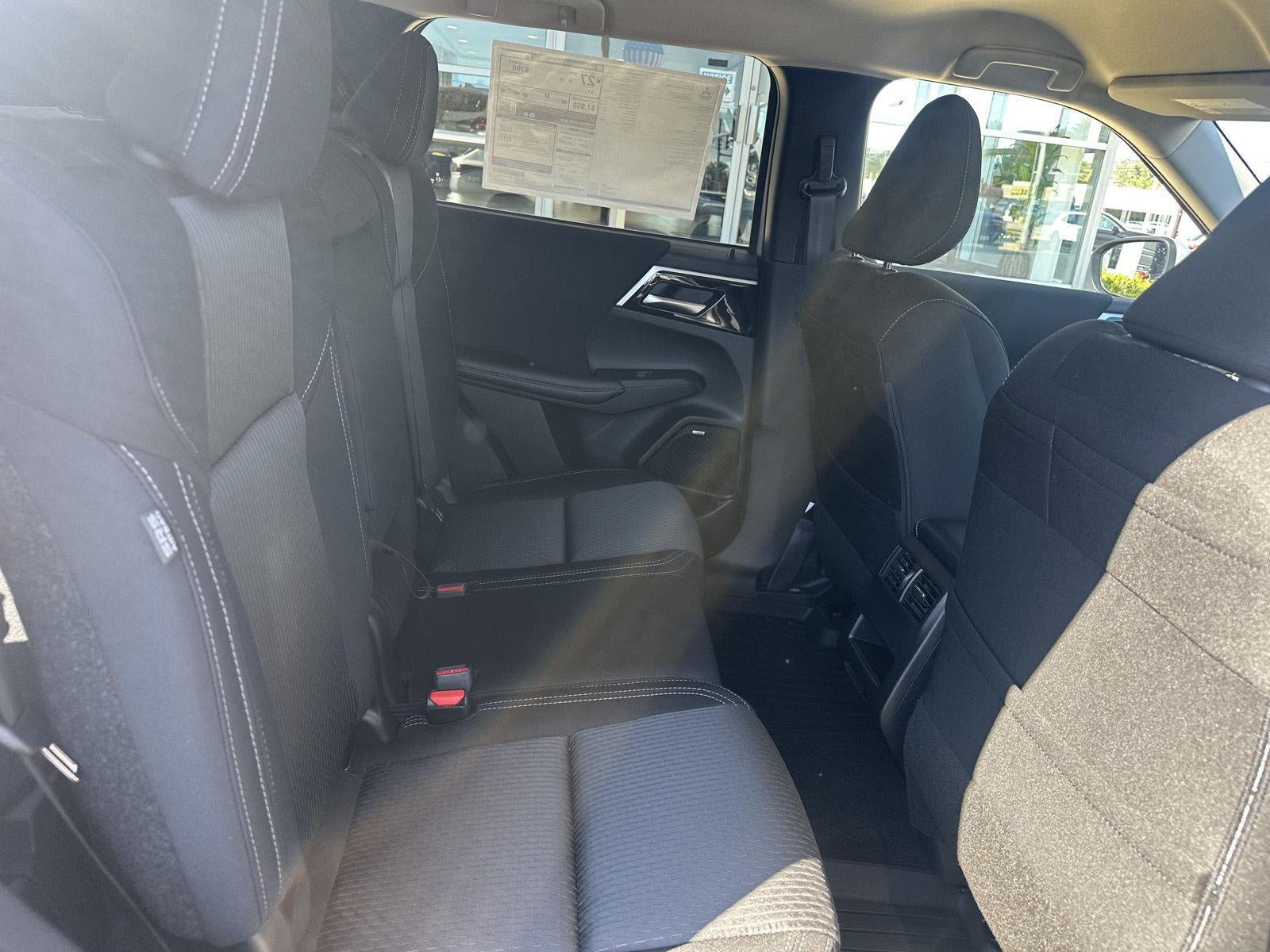 2026 Mitsubishi Outlander ES
