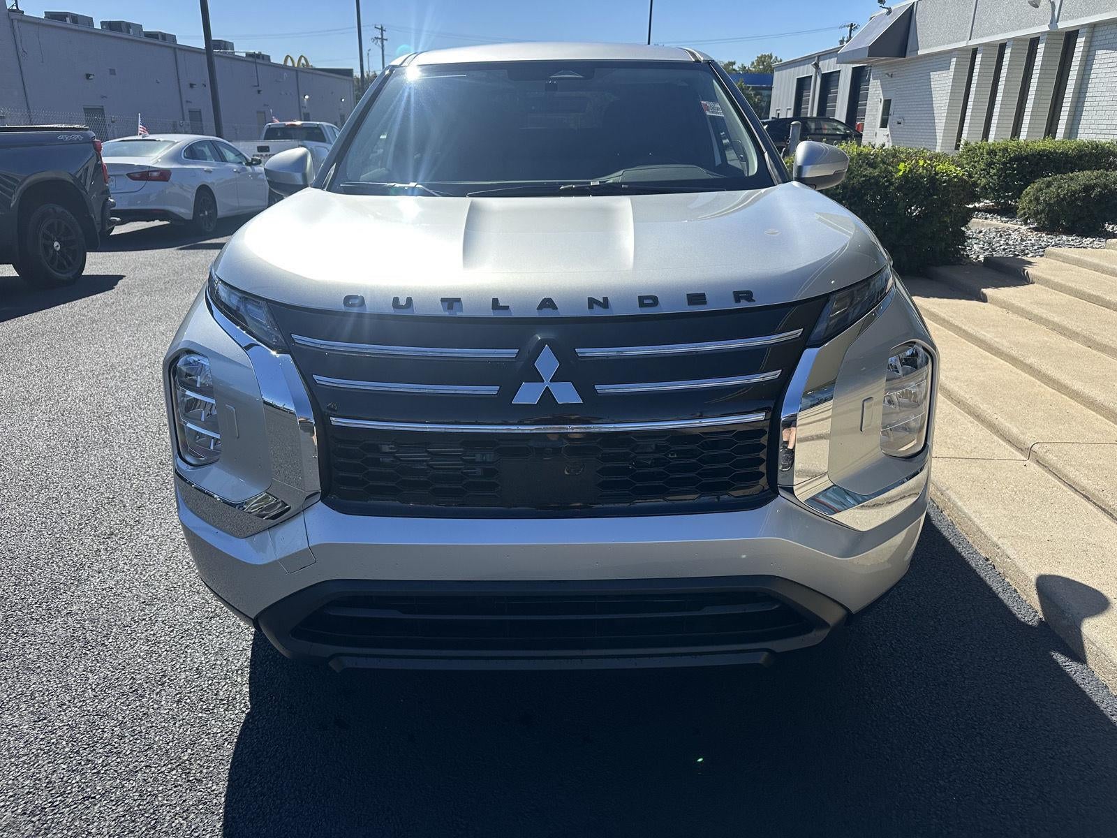 2026 Mitsubishi Outlander ES