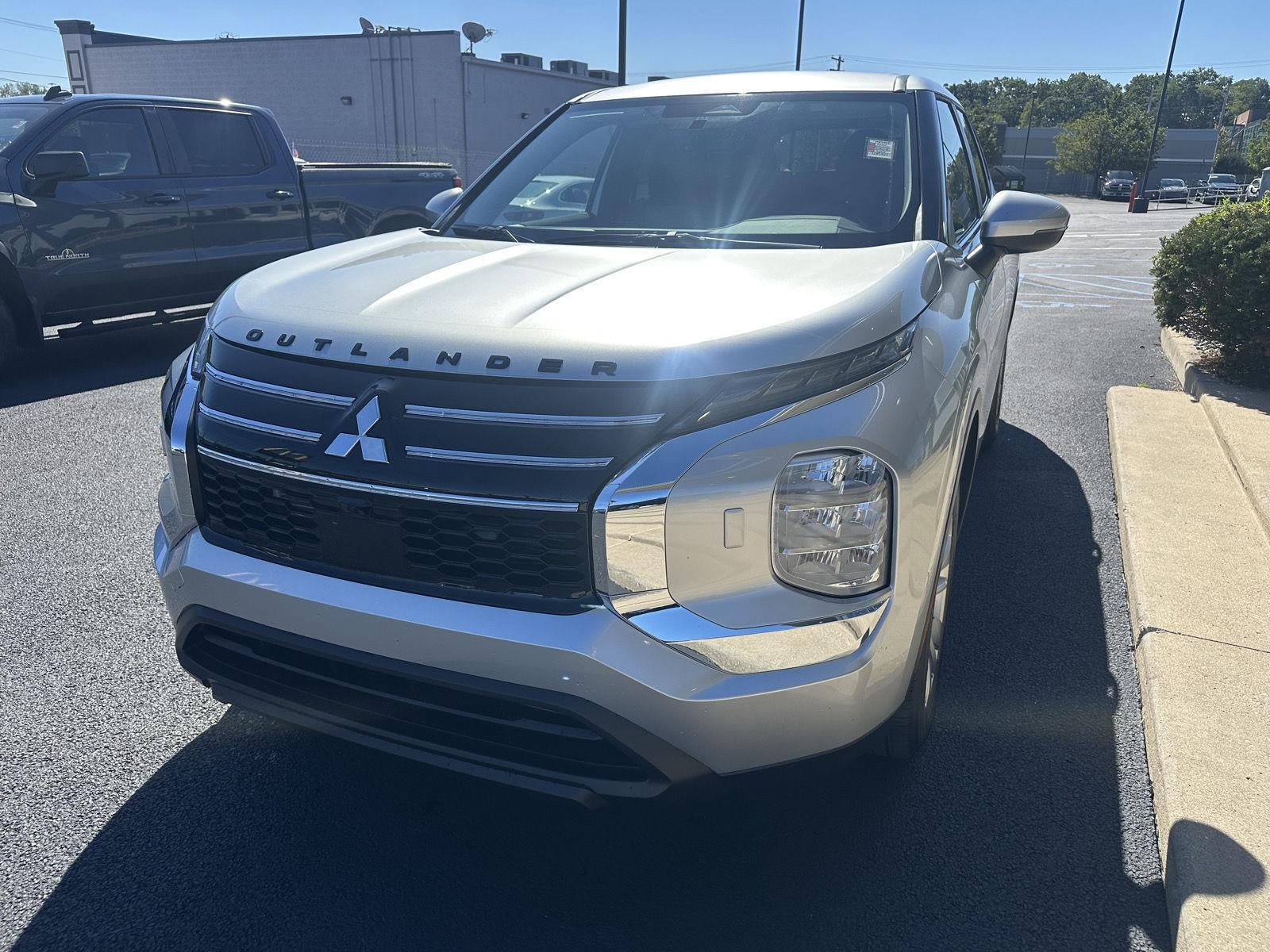 2026 Mitsubishi Outlander ES