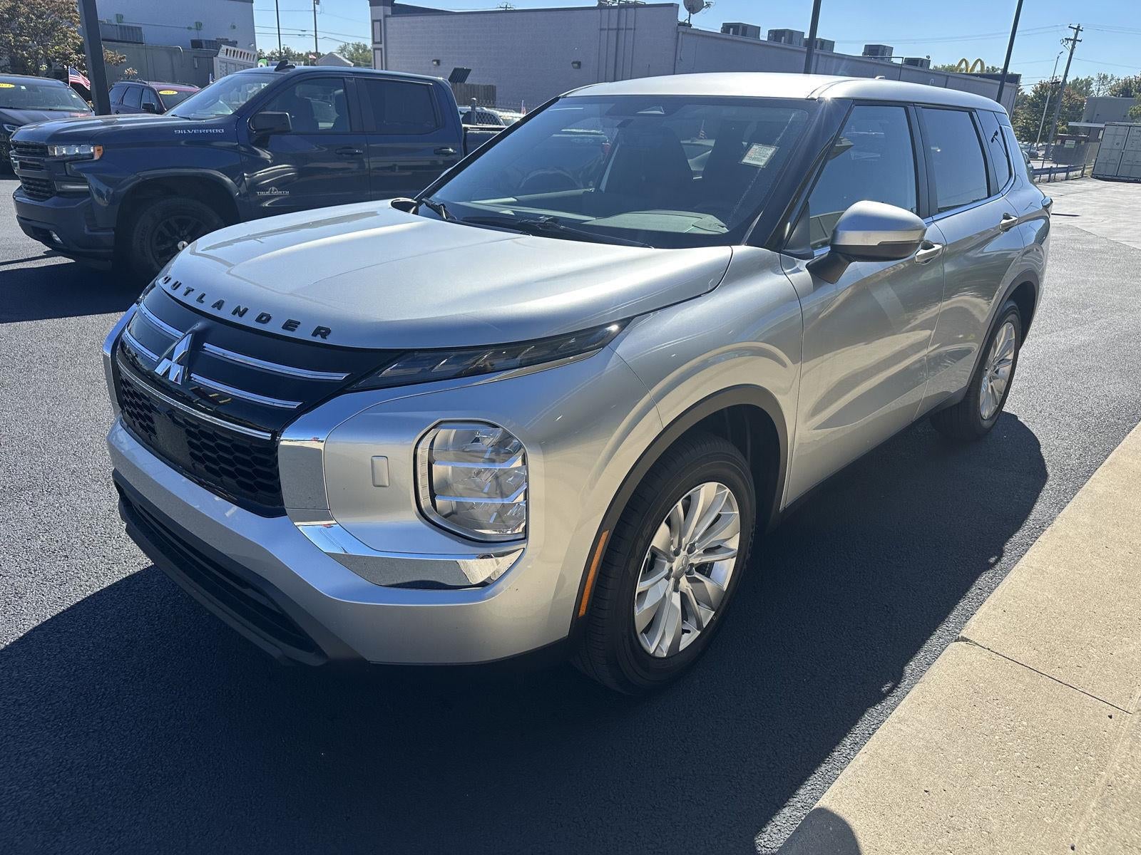 2026 Mitsubishi Outlander ES