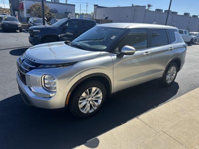 2026 Mitsubishi Outlander ES