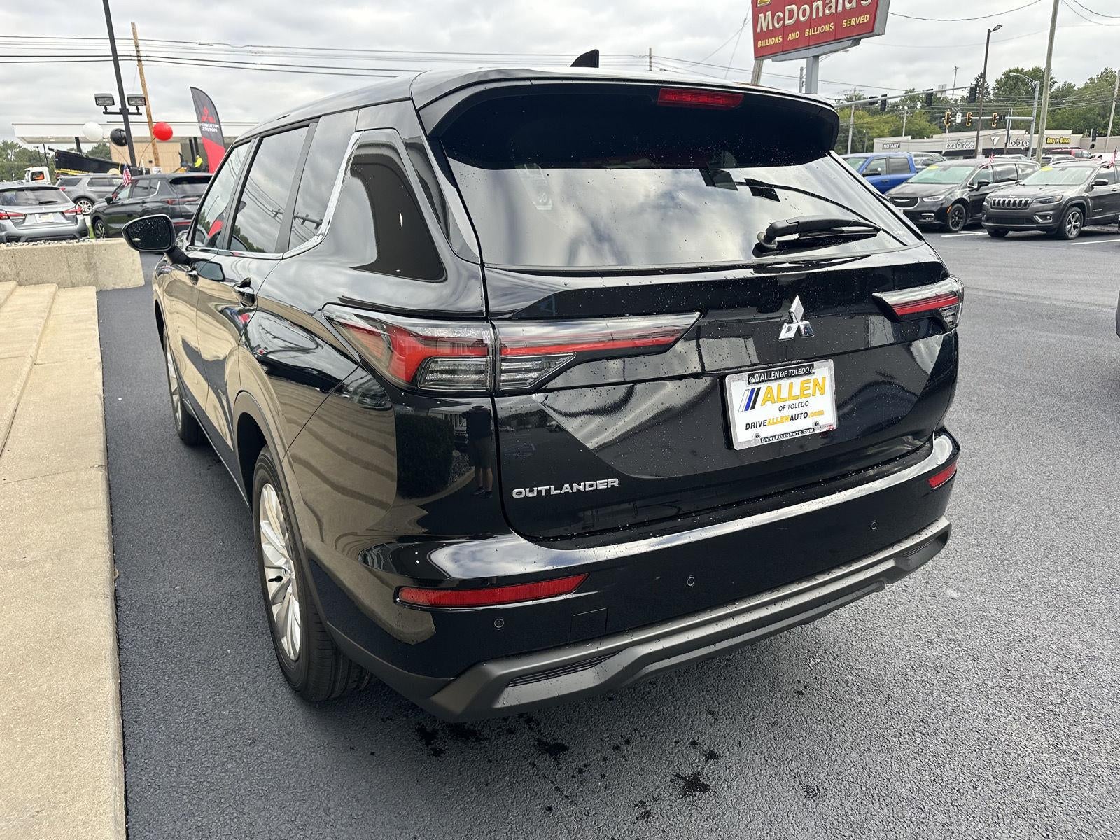 2026 Mitsubishi Outlander ES