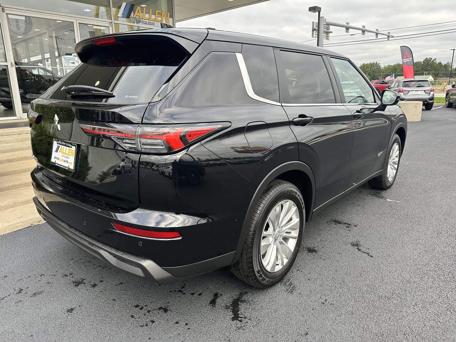 2026 Mitsubishi Outlander ES