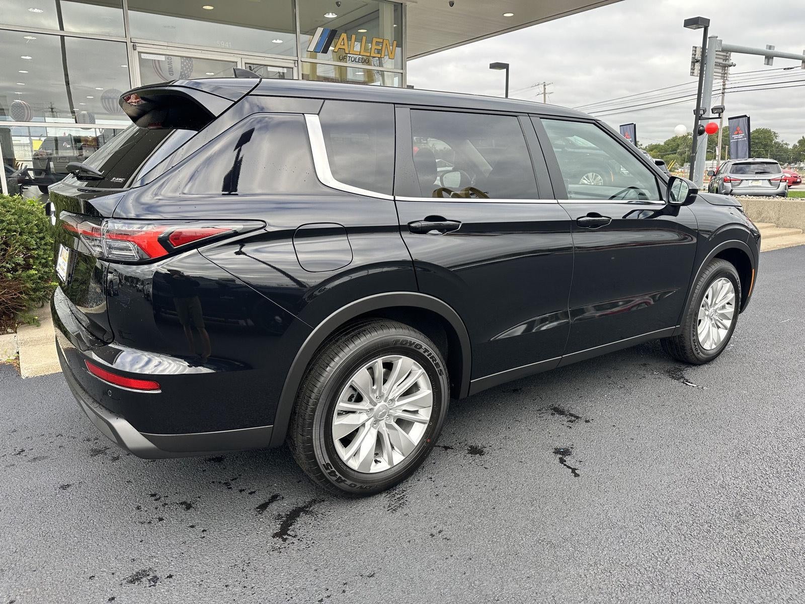 2026 Mitsubishi Outlander ES