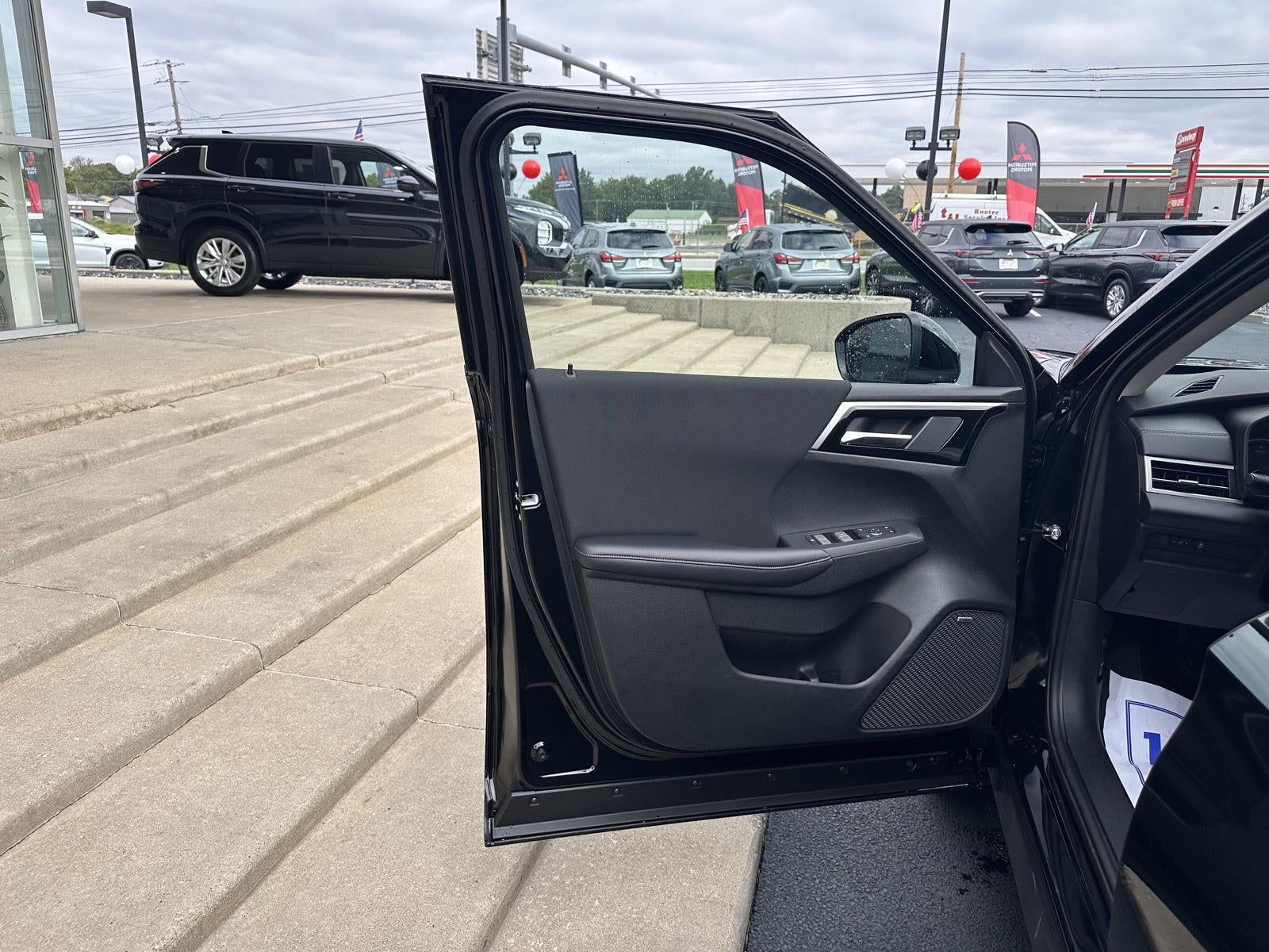 2026 Mitsubishi Outlander ES