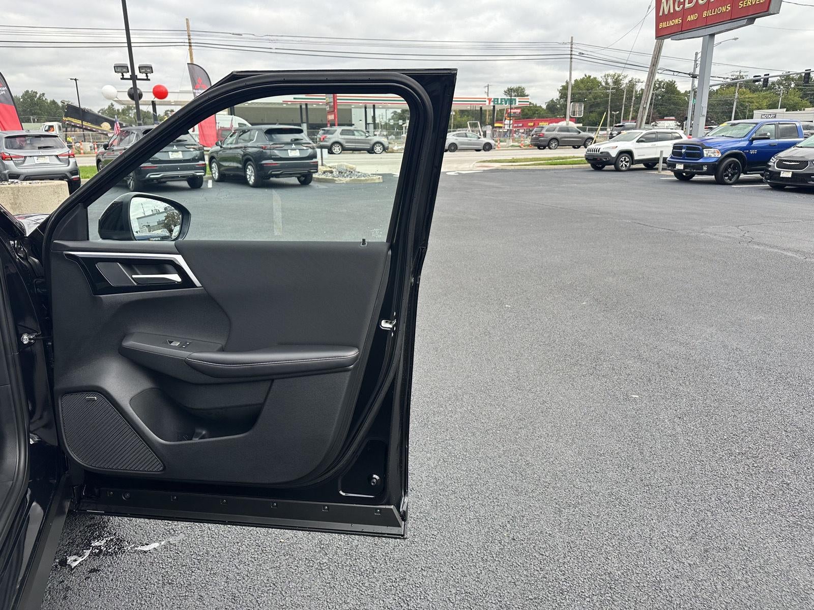 2026 Mitsubishi Outlander ES
