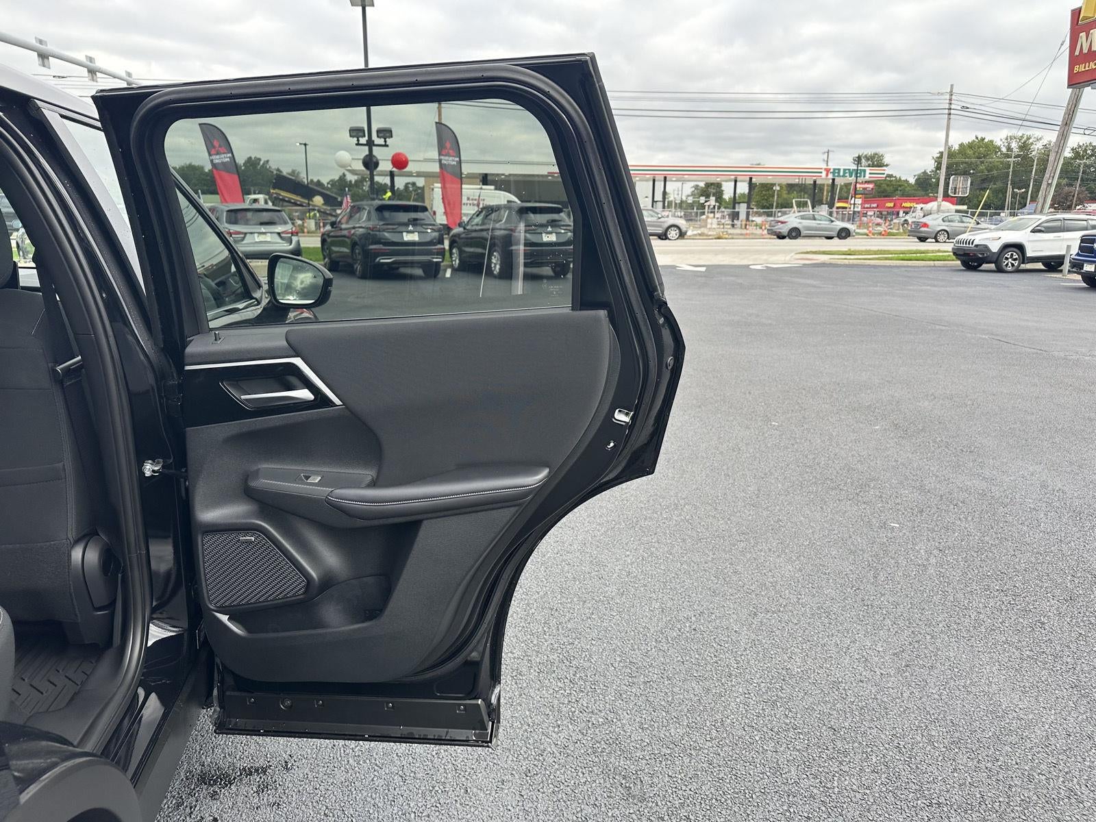 2026 Mitsubishi Outlander ES