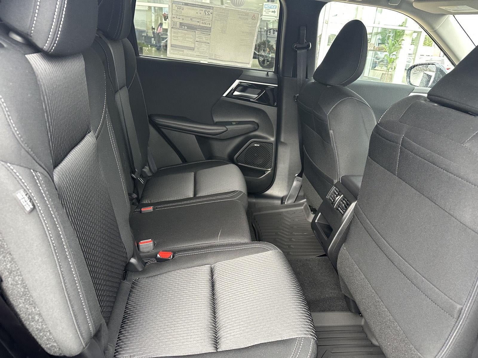2026 Mitsubishi Outlander ES