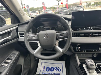 2026 Mitsubishi Outlander ES