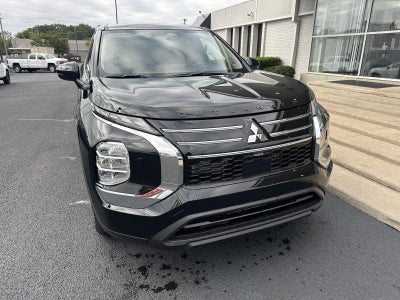 2026 Mitsubishi Outlander ES