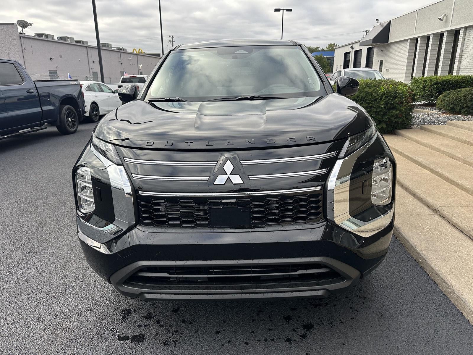 2026 Mitsubishi Outlander ES