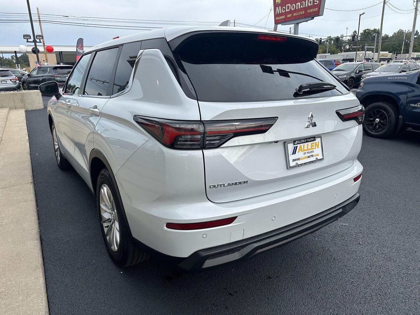 2026 Mitsubishi Outlander ES