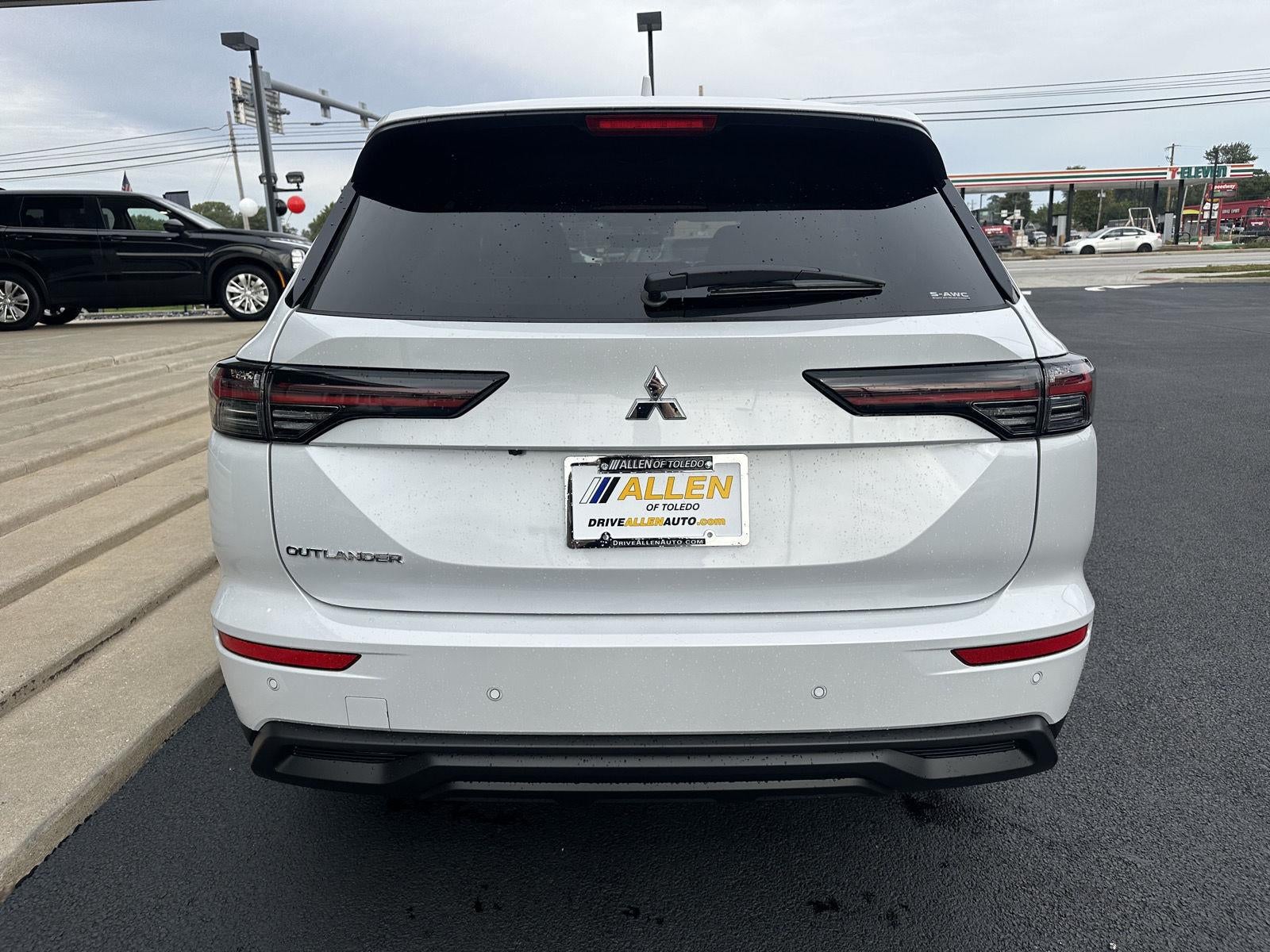 2026 Mitsubishi Outlander ES