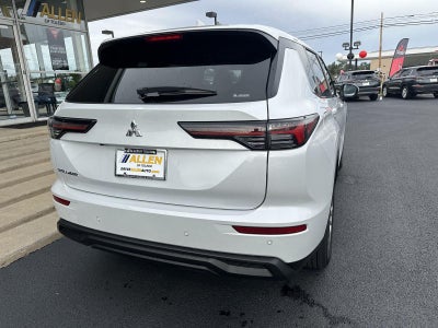 2026 Mitsubishi Outlander ES