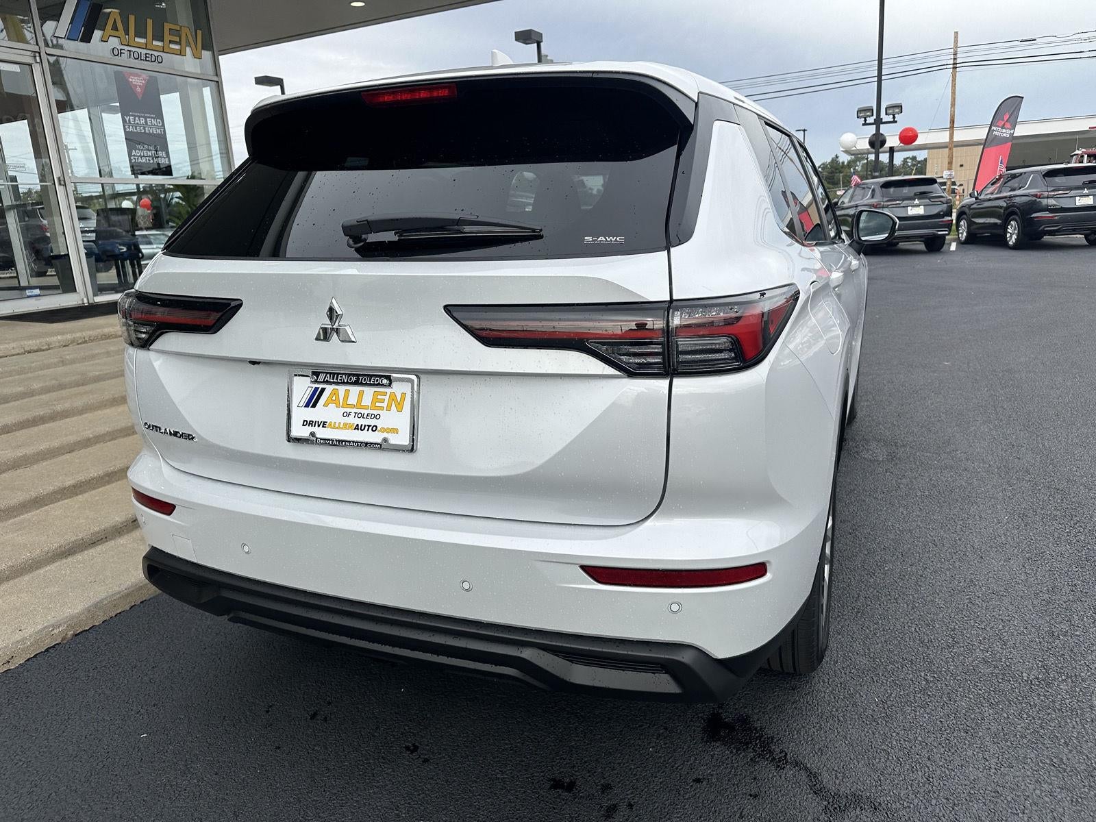 2026 Mitsubishi Outlander ES