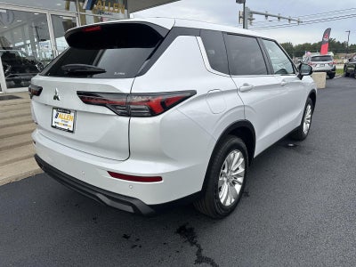2026 Mitsubishi Outlander ES