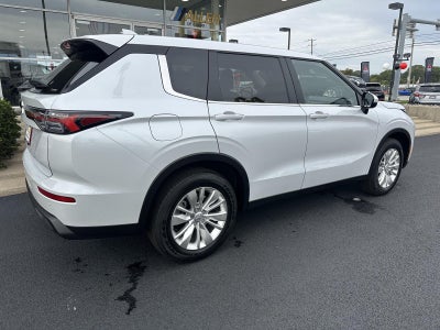 2026 Mitsubishi Outlander ES