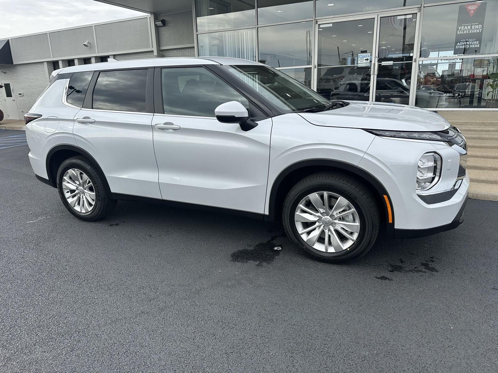 2026 Mitsubishi Outlander ES