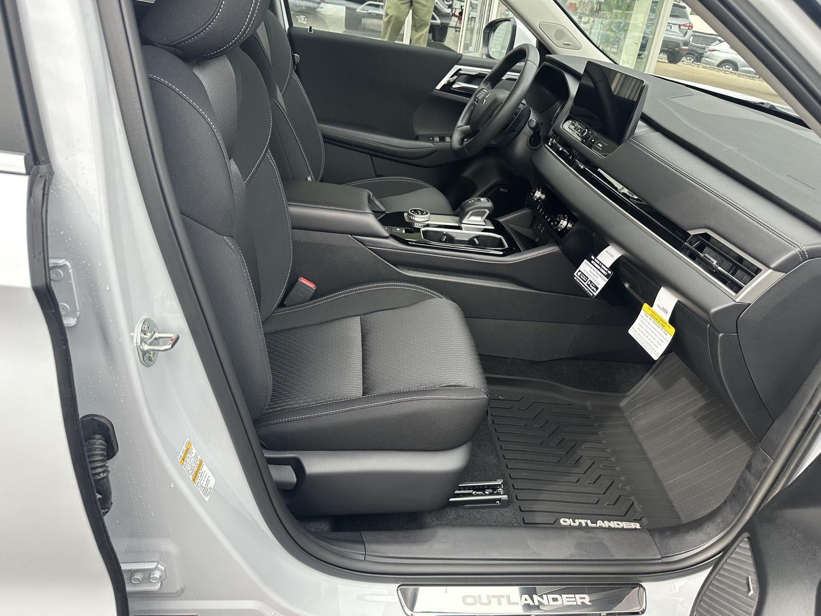 2026 Mitsubishi Outlander ES